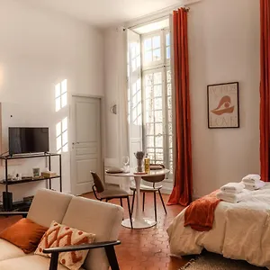 https://superbe-appartement-de-charme-10mn-de-saint-rmy.fr-provencehotel.com